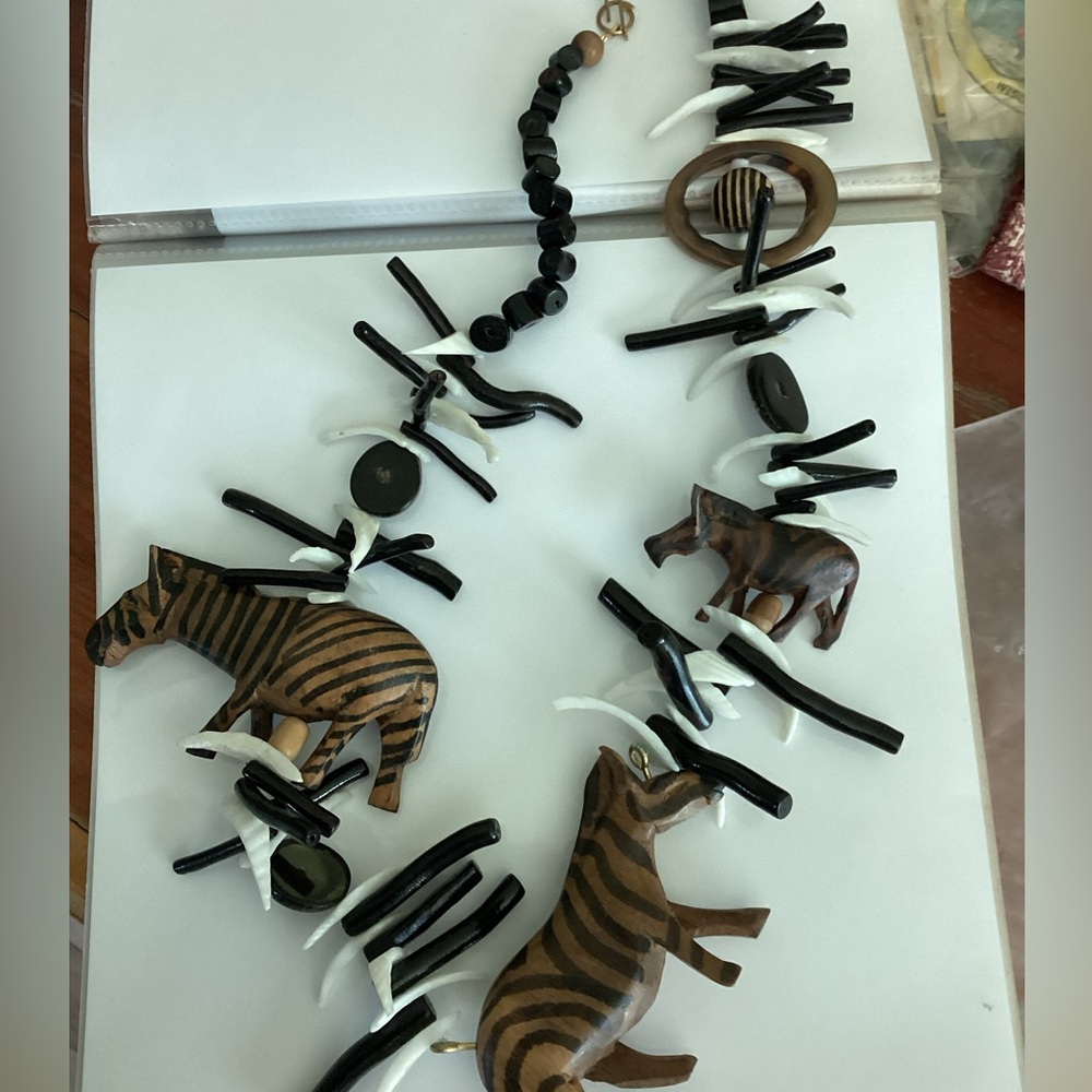 🦓 VINTAGE ZEBRA NECKLACE KENYA AFRICA HAND CRAFTED 🦓 27”